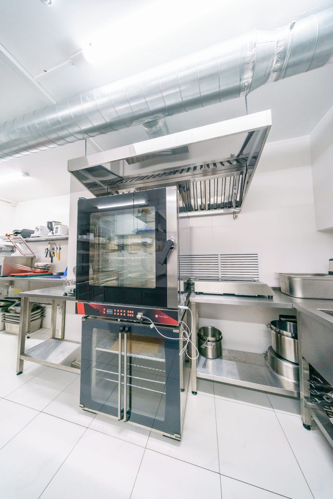 Рюмочная “Весна” “под ключ”: проектирование, оборудование, посуда и монтаж