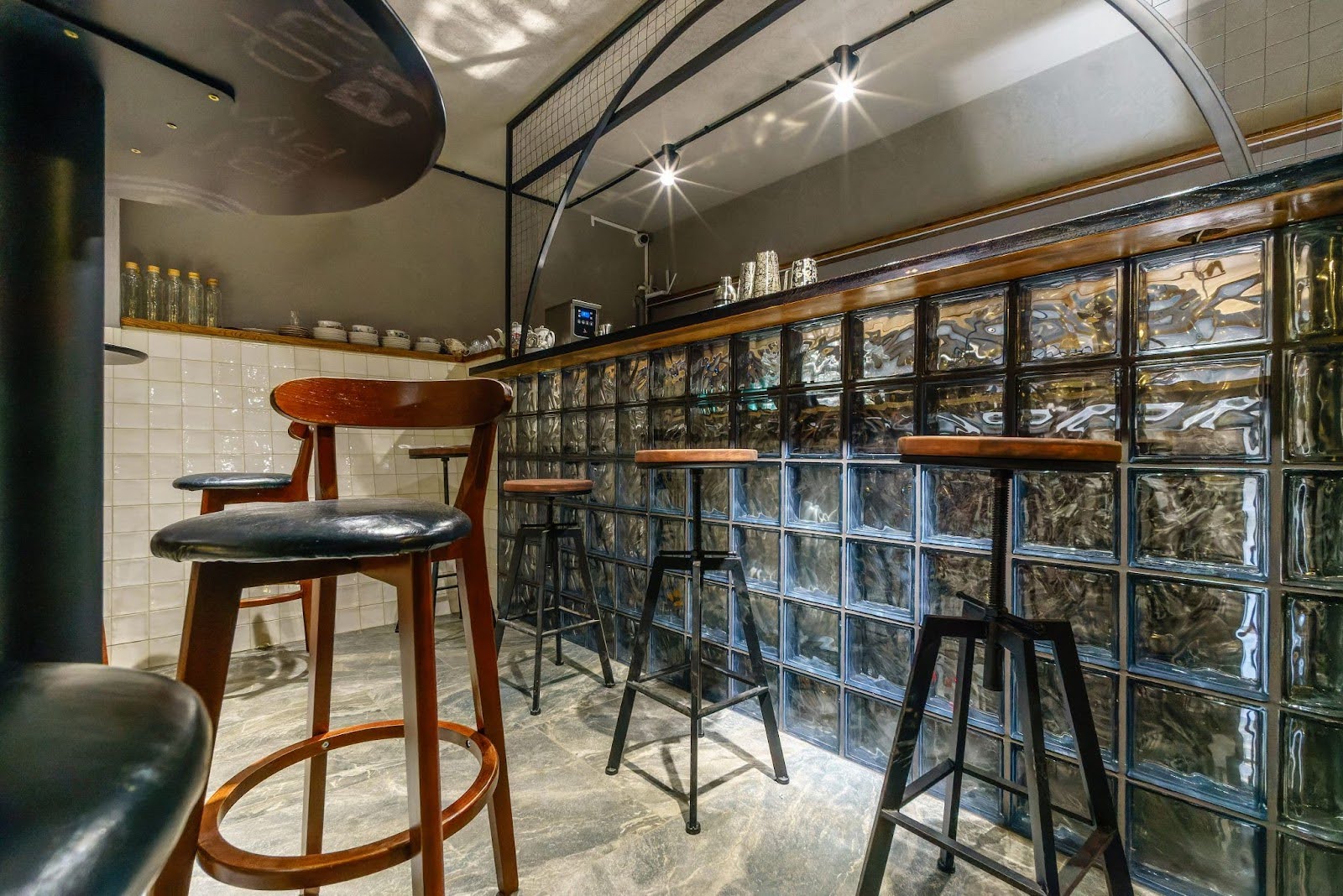 Рюмочная “Весна” “под ключ”: проектирование, оборудование, посуда и монтаж