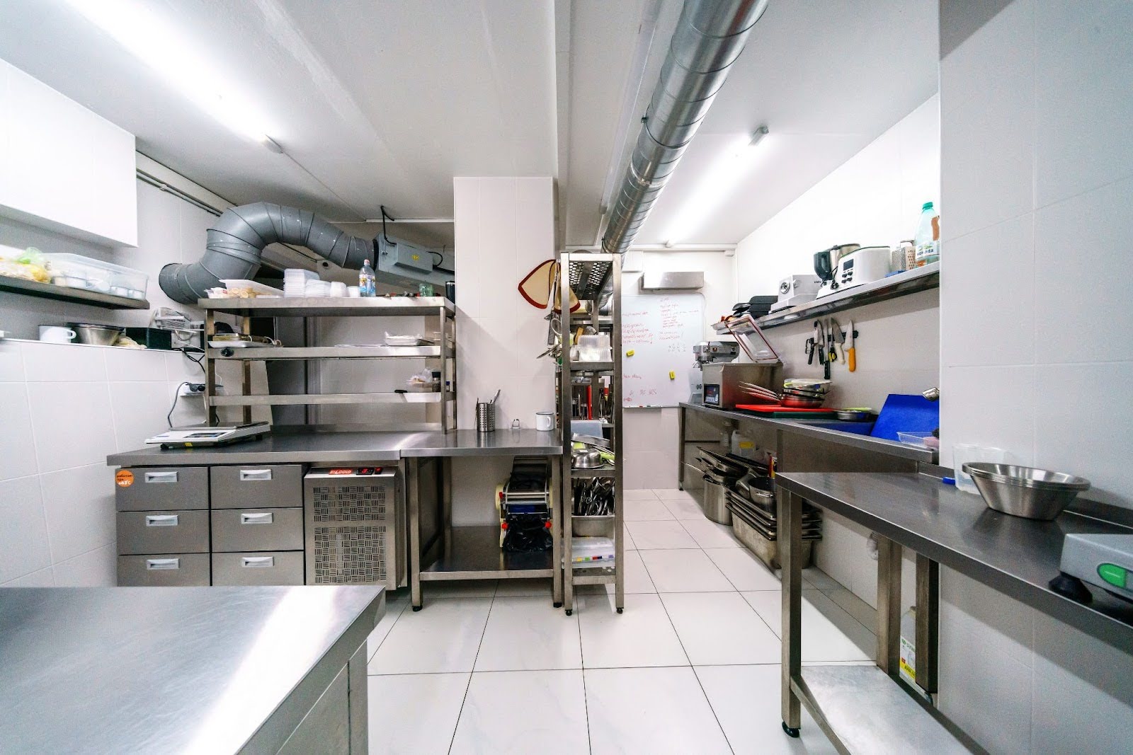 Рюмочная “Весна” “под ключ”: проектирование, оборудование, посуда и монтаж