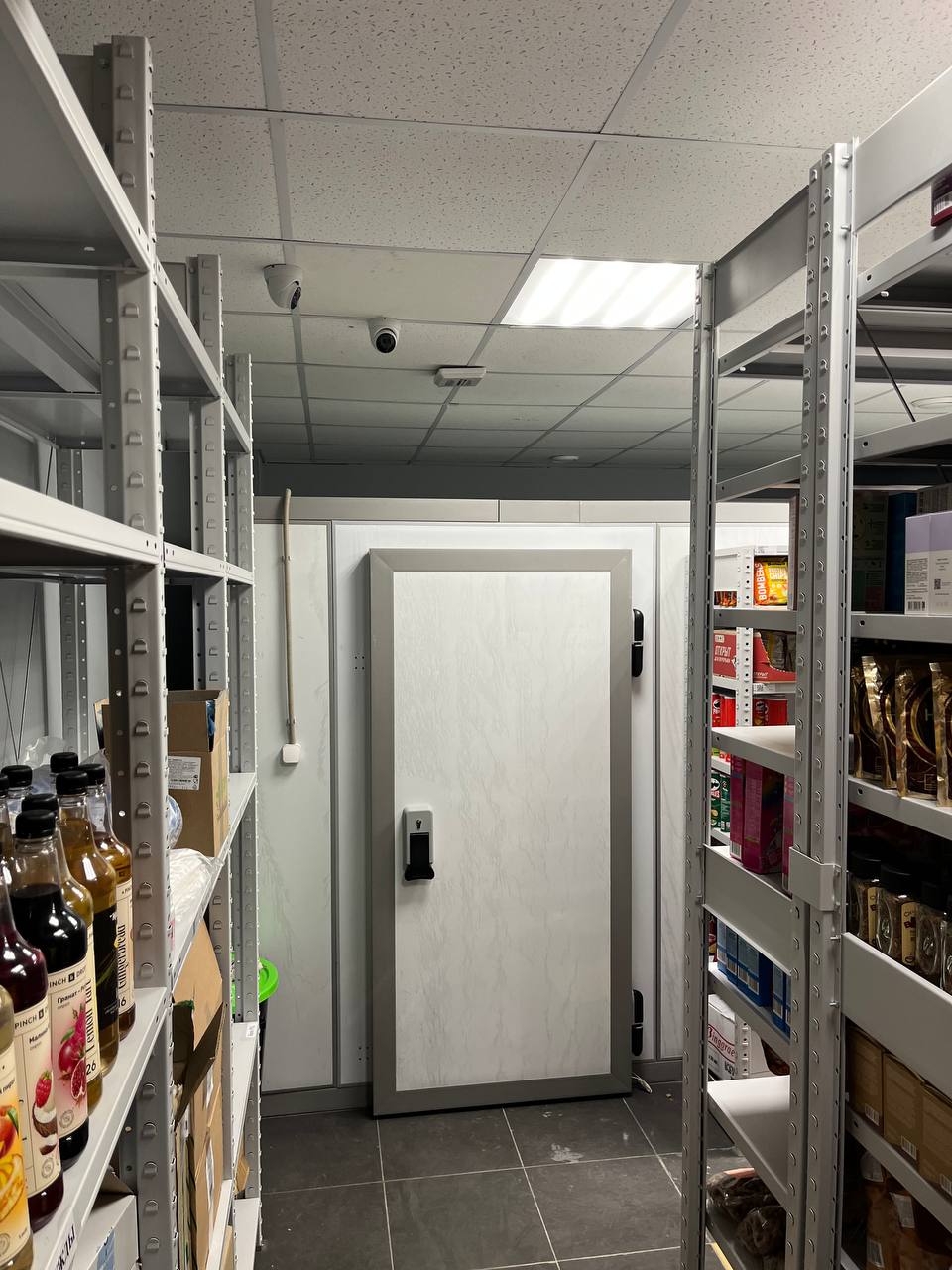 Экспресс оборудование даркстора Яндекс Лавки