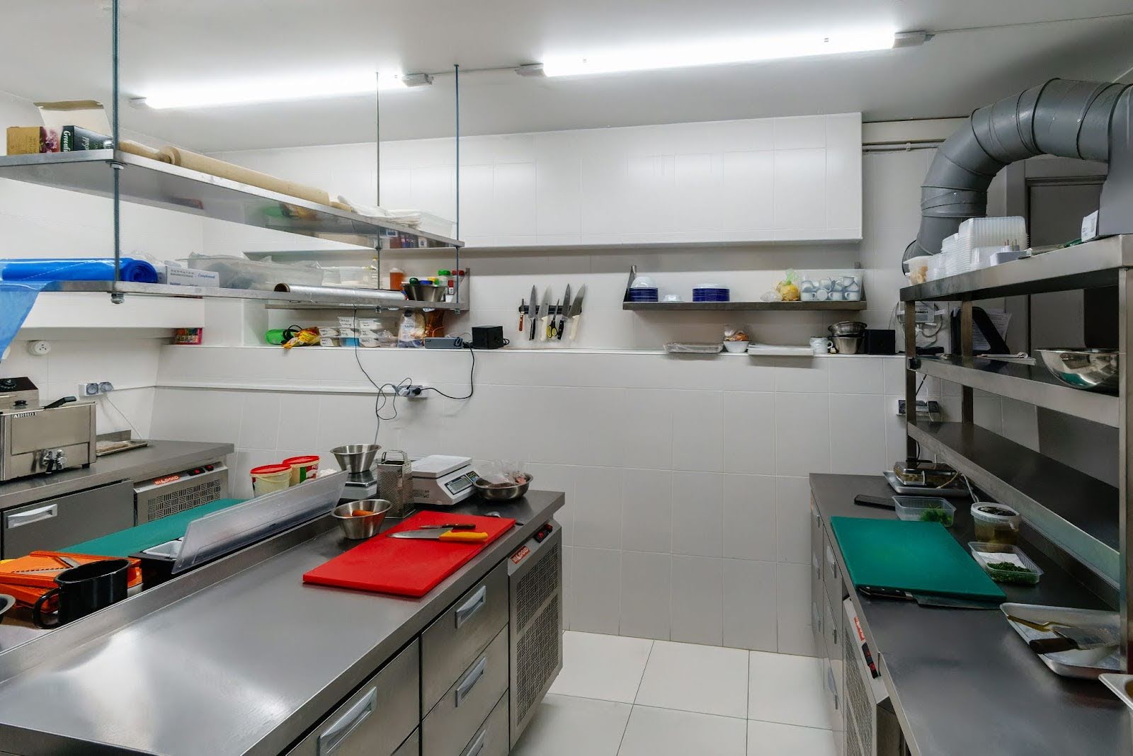 Рюмочная “Весна” “под ключ”: проектирование, оборудование, посуда и монтаж